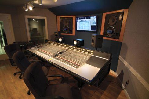 Оборудование для студии звукозаписи: что в себя включает?