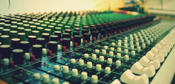 Как оценить качество звука в студии звукозаписи?