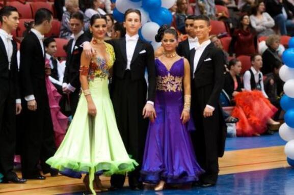 Какой должна быть одежда для латиноамериканских танцев: костюм, платья
